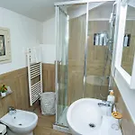 Katane' Room's
